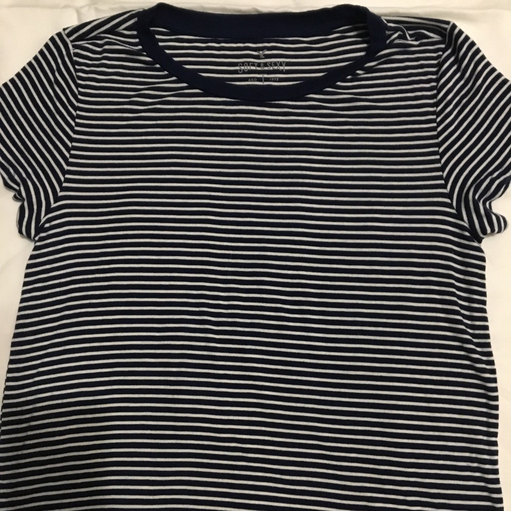 cropped navy and white AE tee NWOT